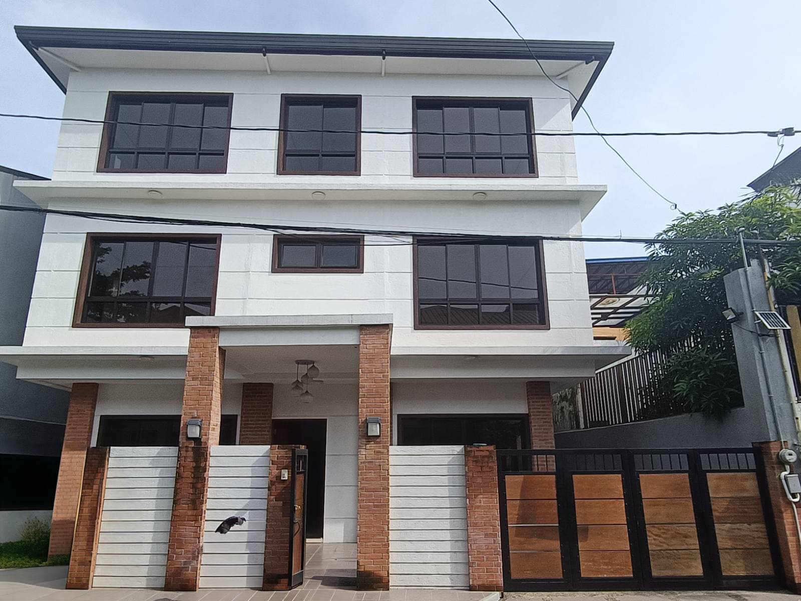3Storey 2Car Garage House and Lot for Sale in Greenwoods Pasig near Clubhouse-MD
