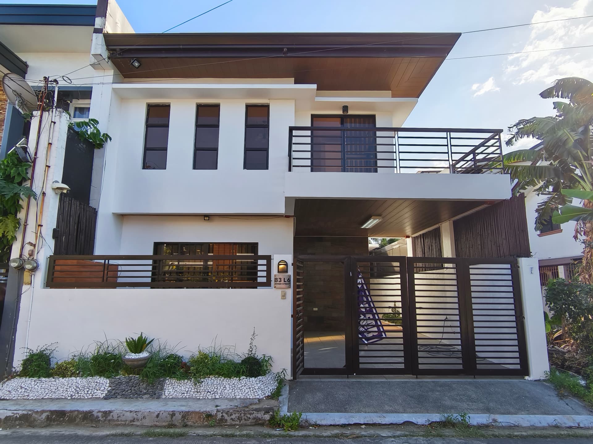 Moden Pre-owned House and Lot for Sale in Pasig 2Storey with Huge Balcony-MD