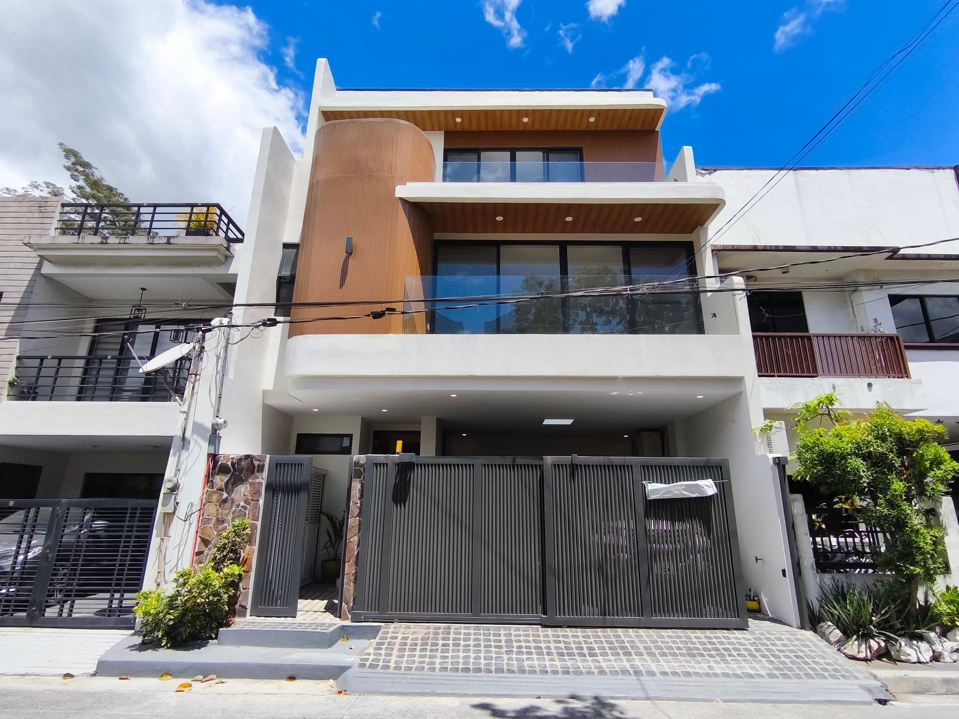 Pasig House and Lot for Sale in Greenwoods near Taytay Gate Brandnew-MD