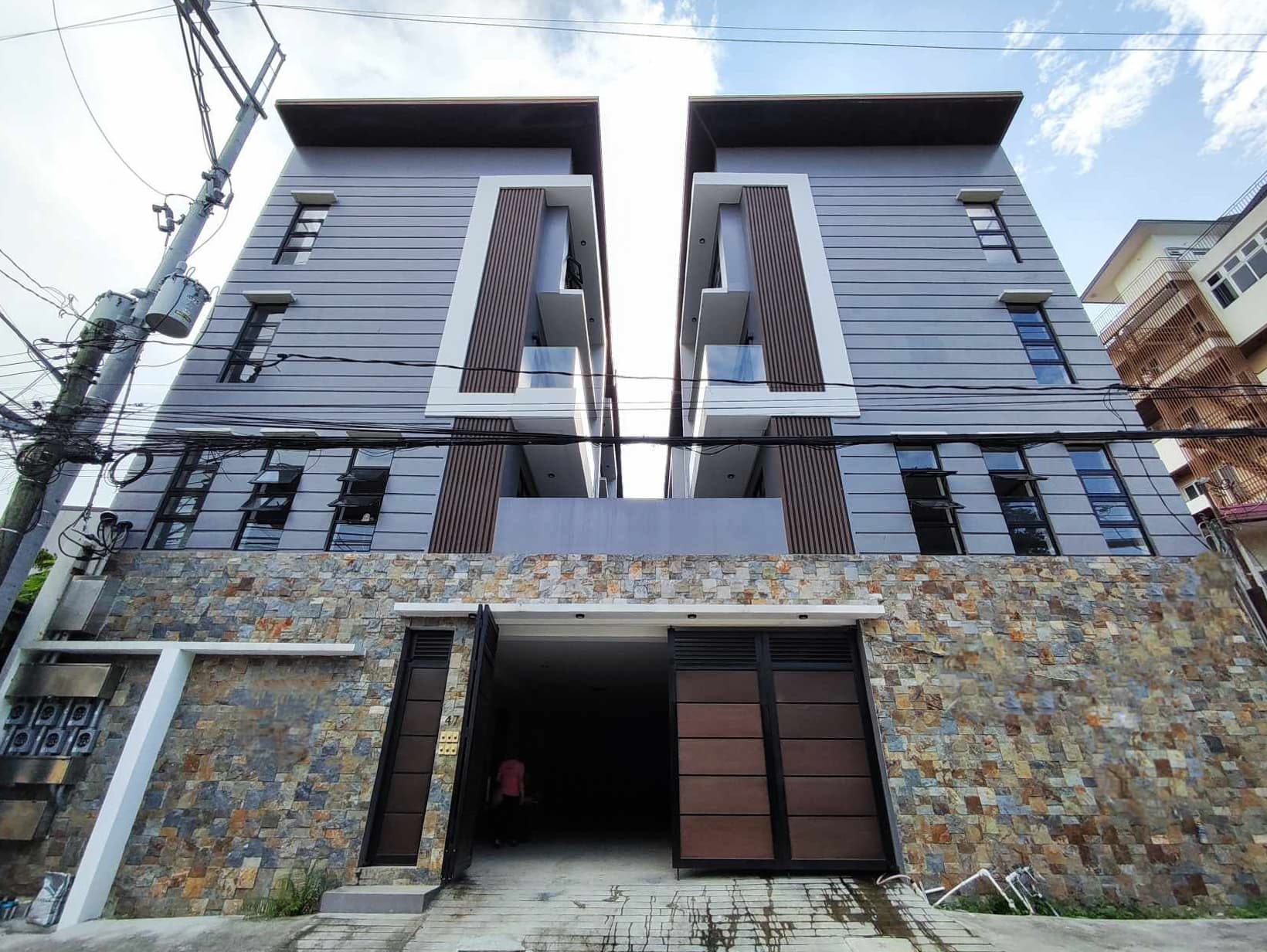 Townhouse with Security Guard For Sale in Teachers Village Quezon City 20M SD