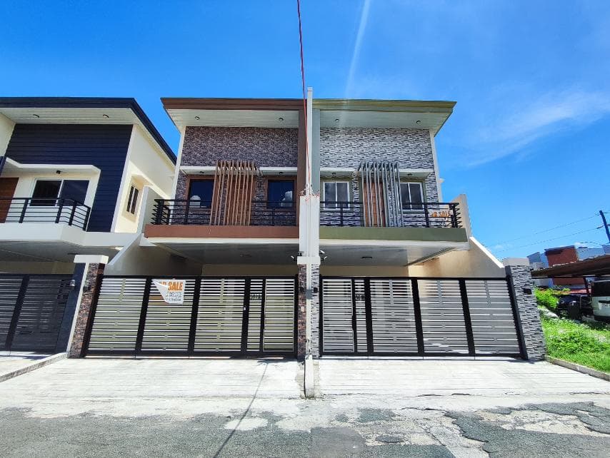 Single Attached House for Sale in Better Living Paranaque 3 Bedrooms 2 Carport - JB