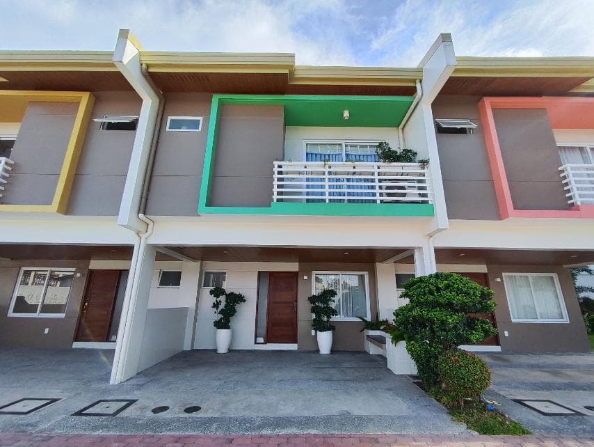 Two Storey Townhouse for Sale with Attic and Complete Amenities in Betterliving Paranaque-MD