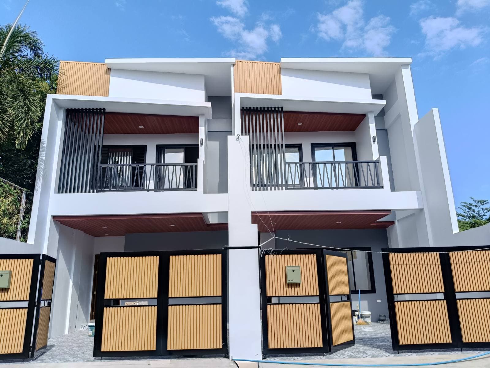 2Car Garage House and Lot for Sale in Betterliving Paranaque near SM Bicutan-MD