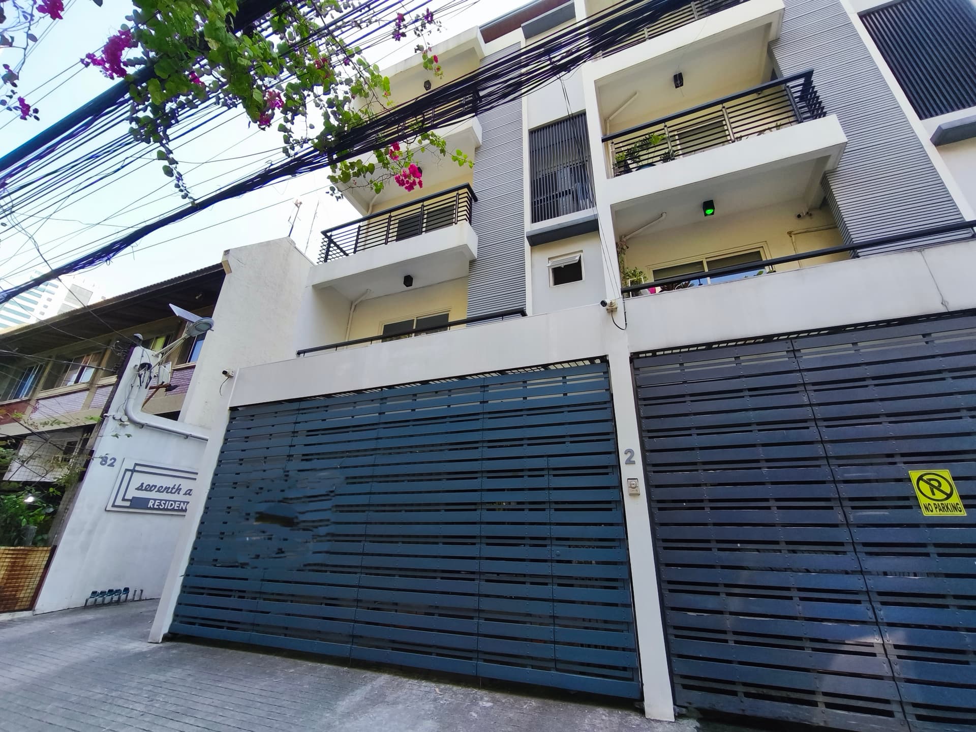For Sale! Cubao Townhouse with Commercial Space 3 Bedroom -AJCQ