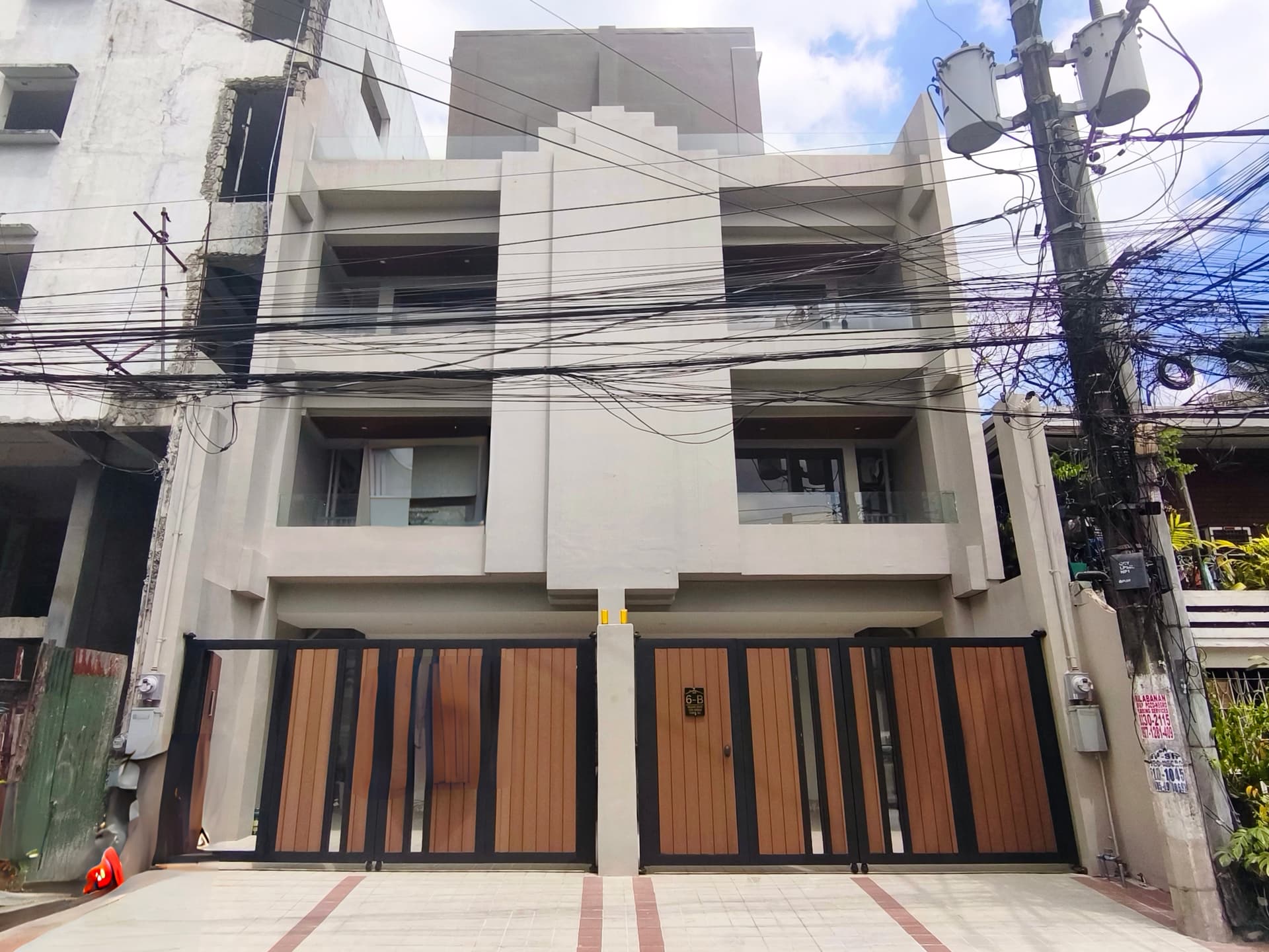 For Sale! 5 BR Brandnew Townhouse in Cubao QC with Roodfeck -AJCQ