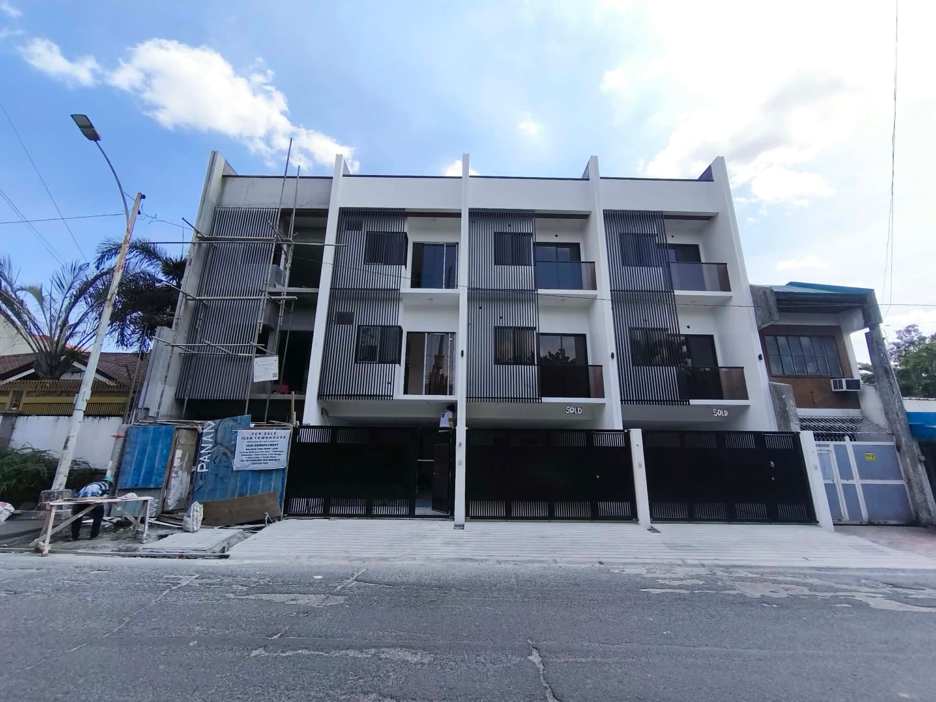 For Sale! Culiat Quezon City 3 Bedroom Townhouse with 2CG -AJCQ