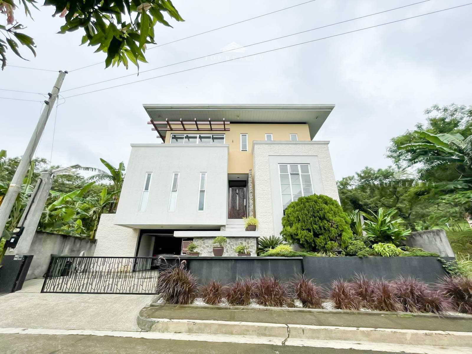 Splendido | 3 Bedrooms 3BR House and Lot with Garden and Balcony for Sale in Batangas