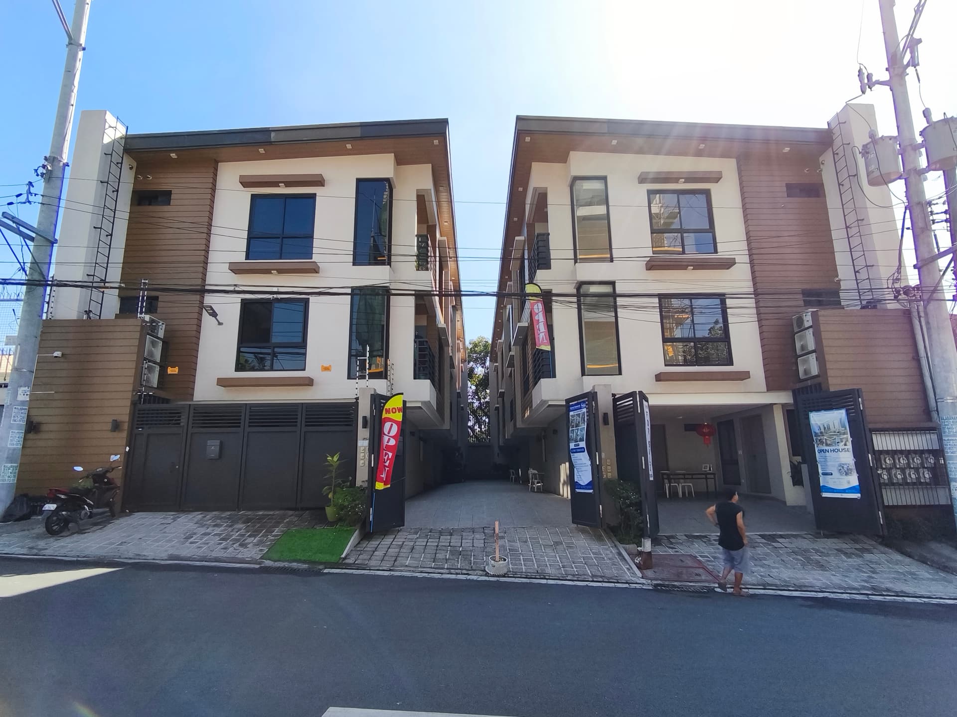 For Sale! Brandnew Teachers Village Townhouse with 2 Car Park 22M -AJCQ