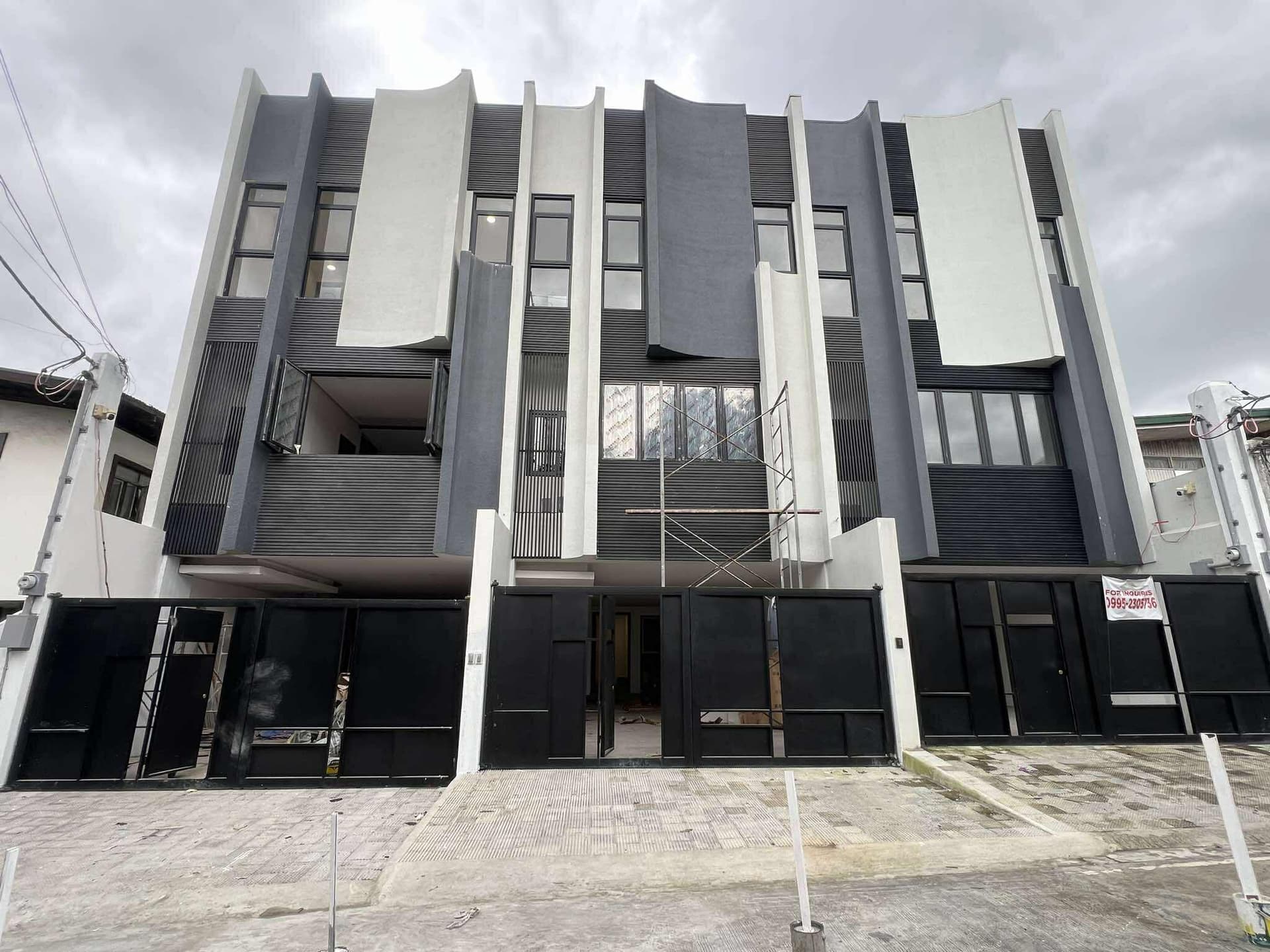 5BR 300sqm Townhouse for Sale in Quezon City