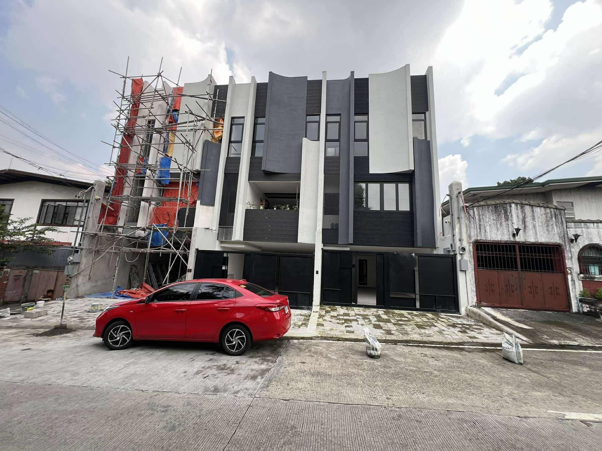 5BR 300sqm Townhouse for Sale in Quezon City