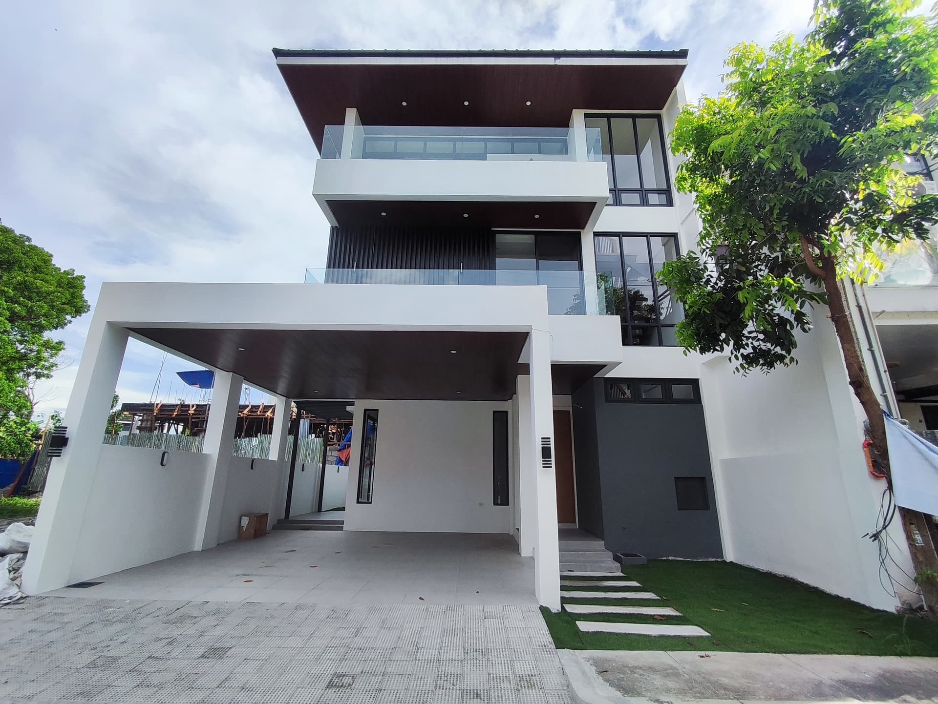27.9M Brand New 3 Storey Single Attached House And Lot in Concepcion Uno Marikina For Sale - LSS