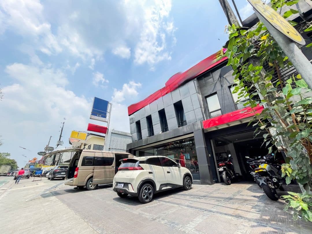 Income Generating Commercial Building for Sale in Quezon City along Katipunan