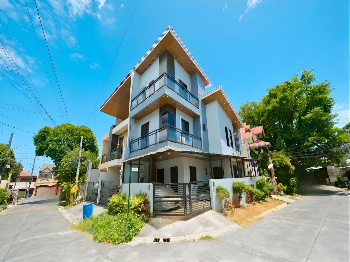 Greenheights Village | Corner Lot 3 Bedrooms 3BR House for Sale in San Isidro, Parañaque