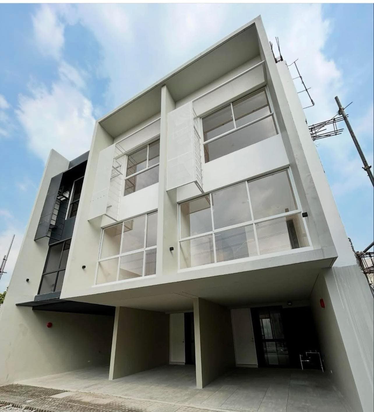 3 Storey Townhouse For Sale in Proj 4 Marilag Quezon City SD