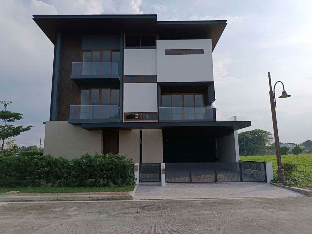 Alabang West Village | 5BR 542sqm House & Lot for Sale in Las Piñas