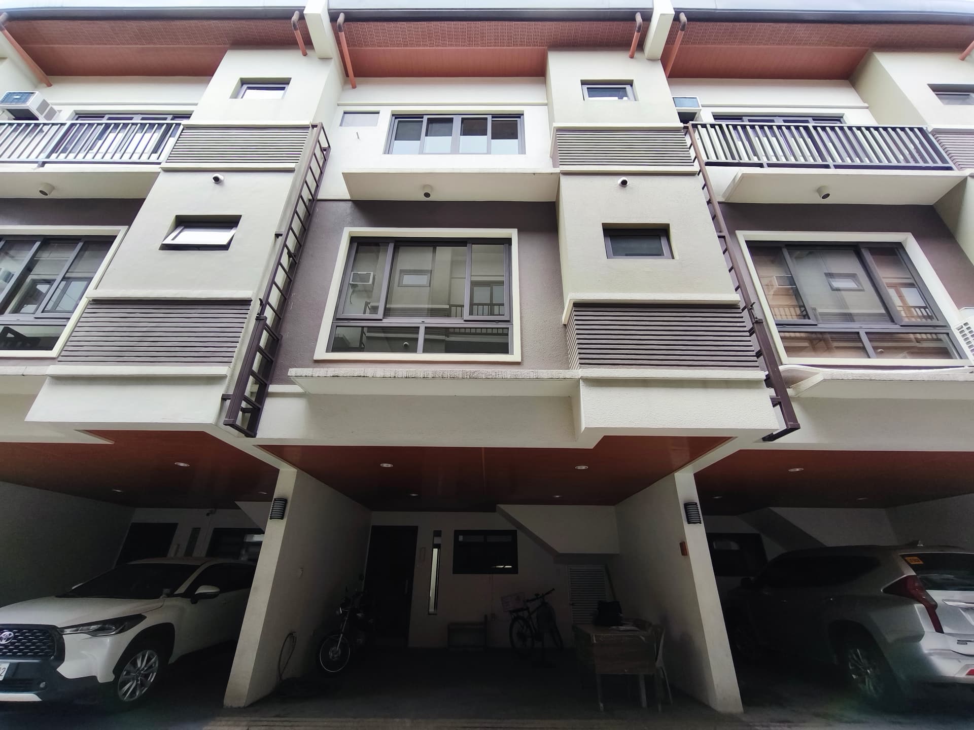 For Sale Tandang Sora Quezon City Townhouse near Congressional Avenue w/ 2 Car Garage SD