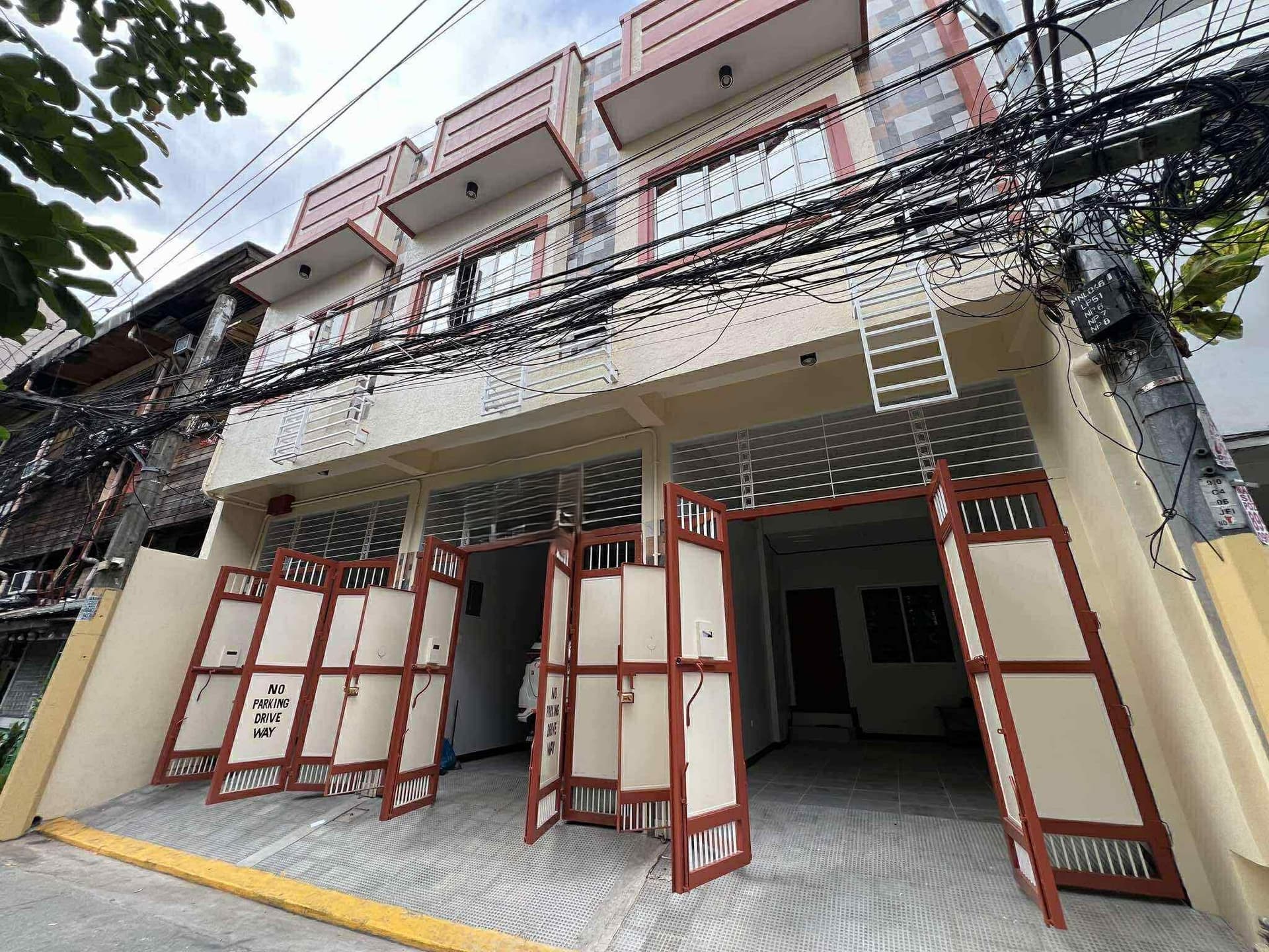España Sampaloc Manila Townhouse For Sale near Lacson Ave., UST, FEU SD