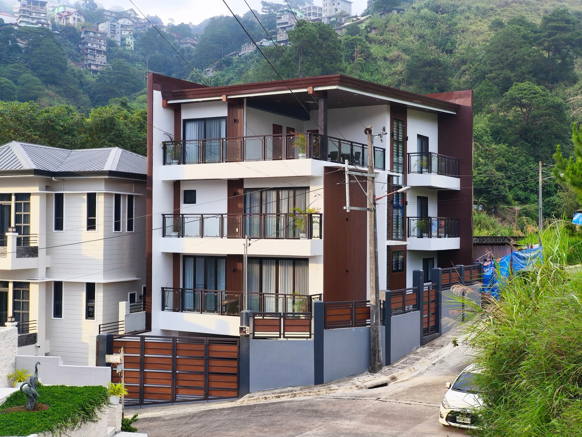 Camp 7 Baguio House and Lot Fully Furnished with 6 Bedrooms Inside Richgate SD
