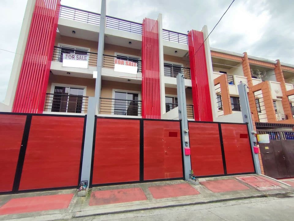 Kamuning Quezon City For Sale 4 Storey Townhouse W/Roofdeck RG