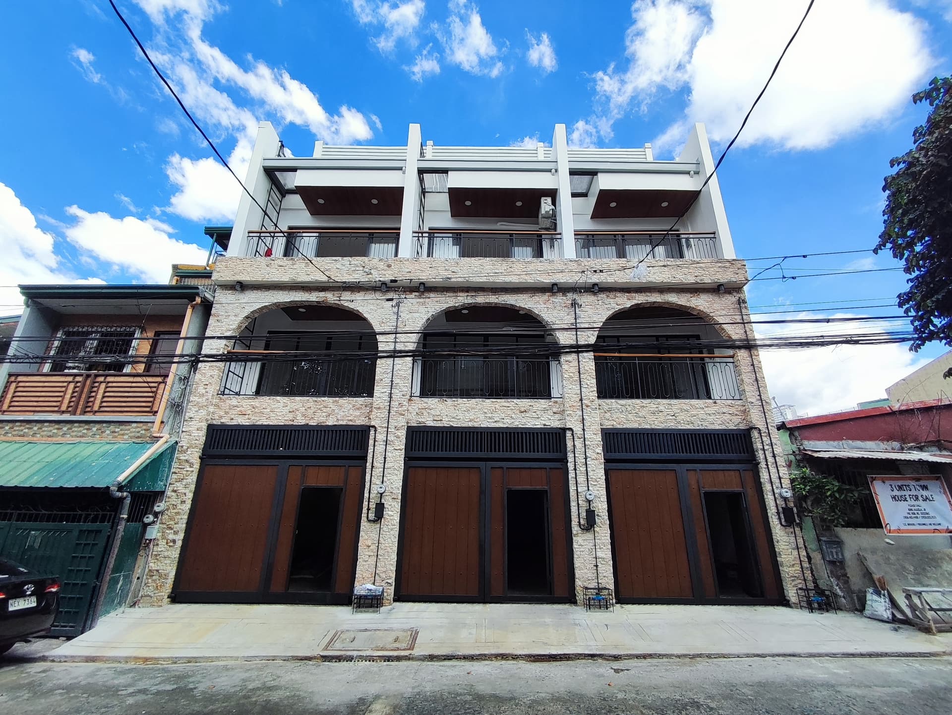 For Sale 3 Storey Townhouse in Kamuning Quezon City W/Roofdeck near Judge Jimenez RG
