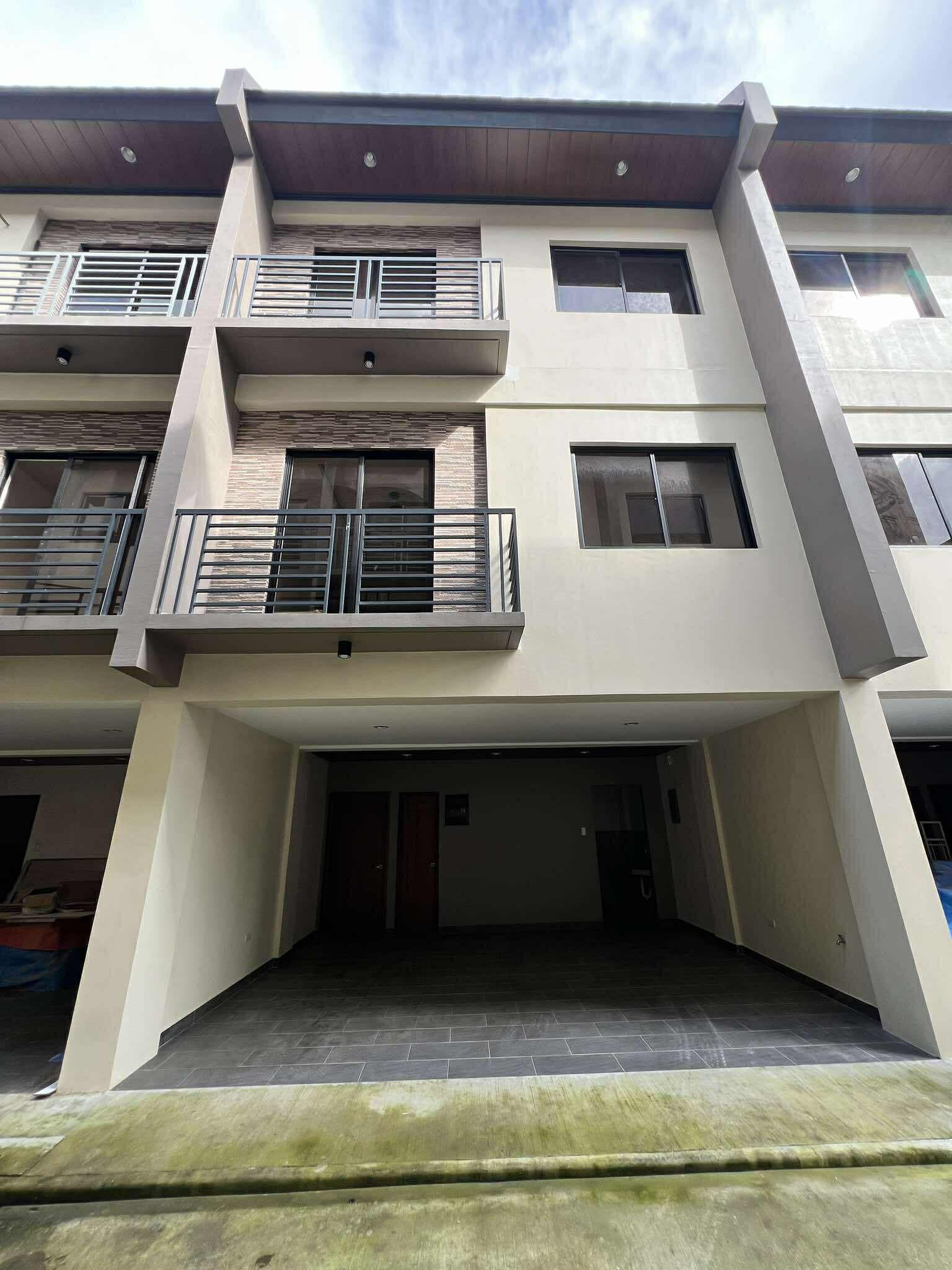 Holy Spirit Quezon City For Sale 3 Storey Townhouse near Shopwise Commonwealth RG