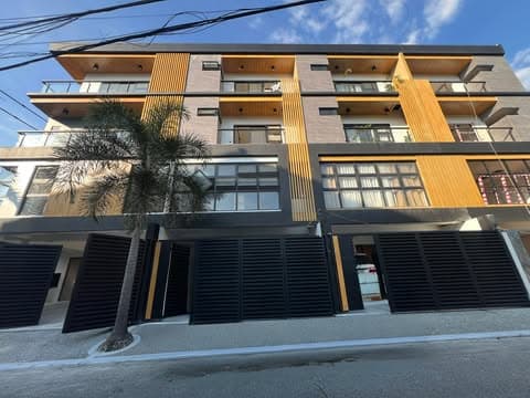 Malamig Mandaluyong For Sale 4 Storey Townhouse near Boni Ave RG