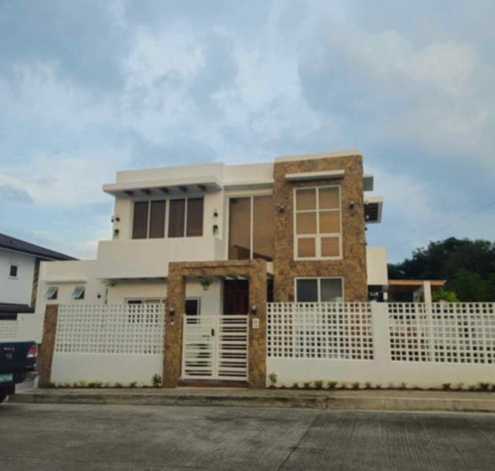 House and Lot For Sale in Riviera Silang Cavite -MC