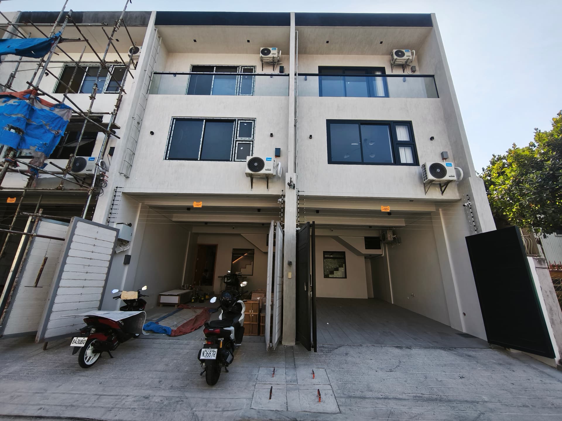 Brand New 19.5M 3 Storey Townhouse in New Zaniga Mandaluyong Near Boni Edsa For Sale - LSS