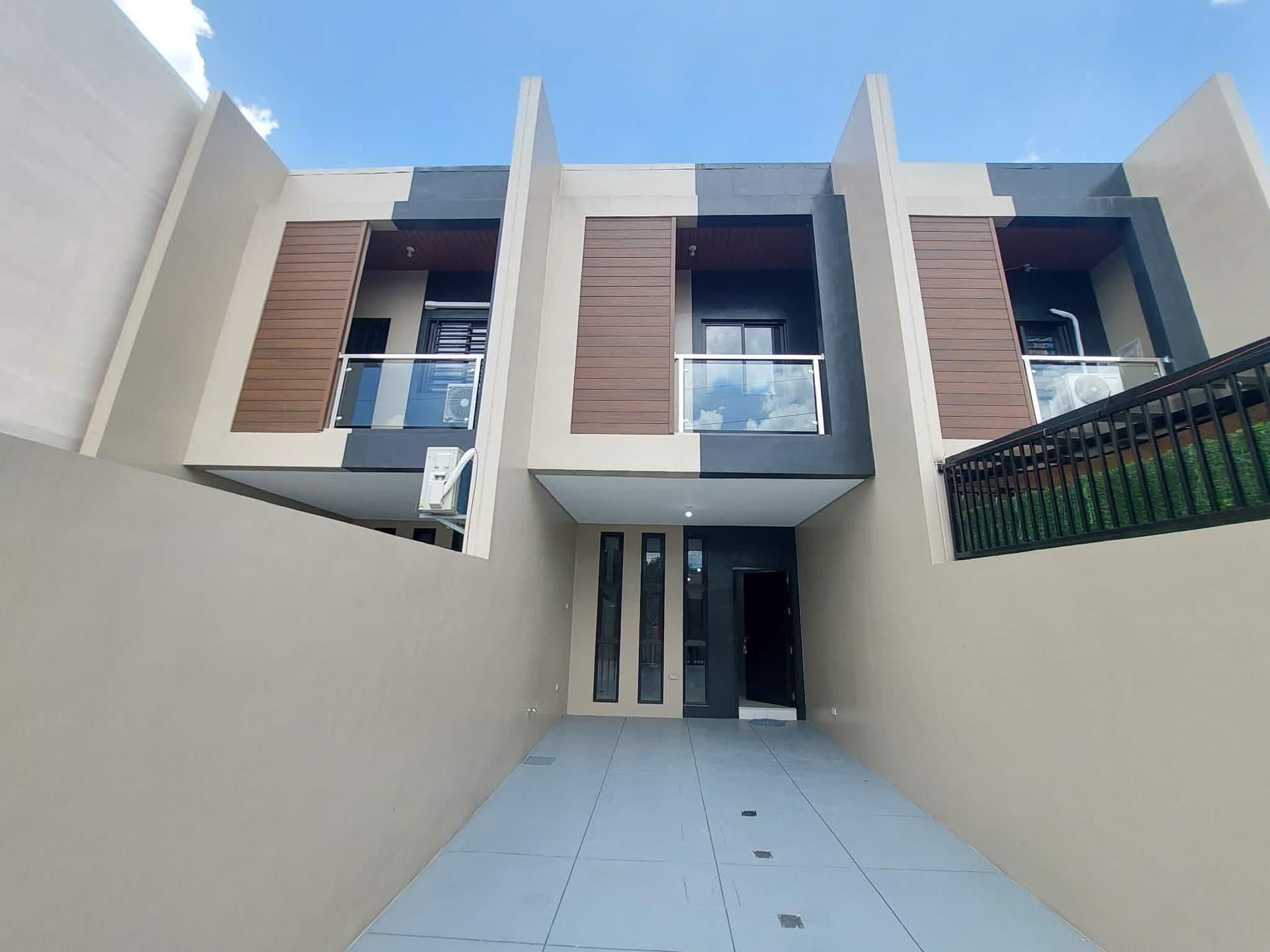 Modern 2 Storey Townhouse for Sale 3 Storey Townhouse 4 Bedrooms near lilac RG