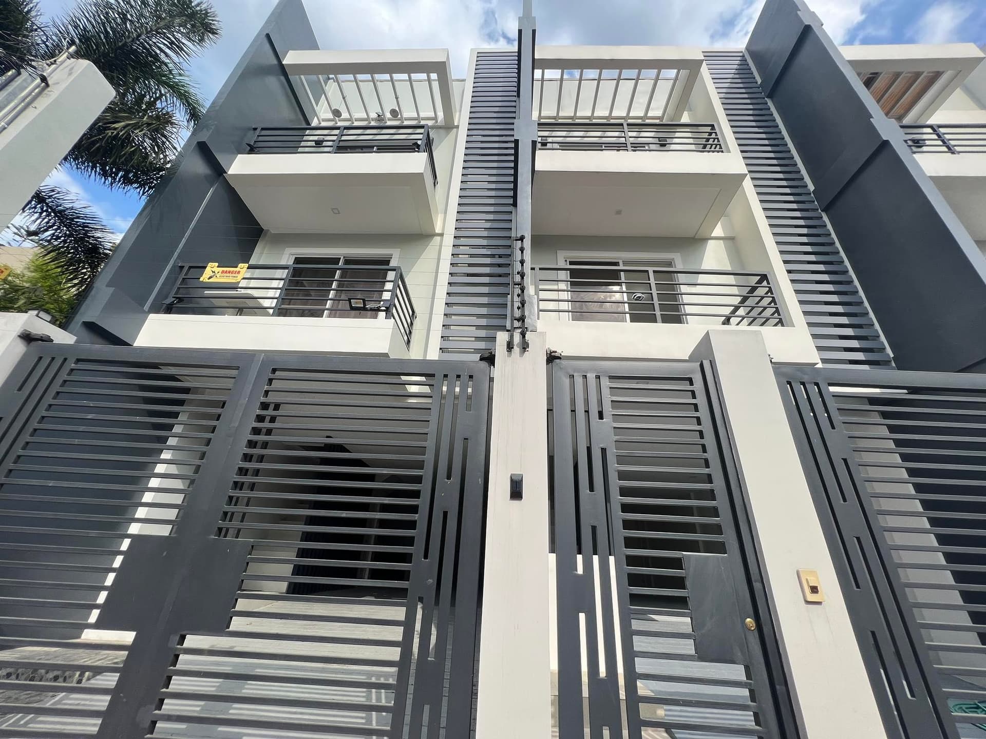 Nangka Marikina For Sale 3 Storey Townhouse 3 Bedrooms near JP Rizal RG