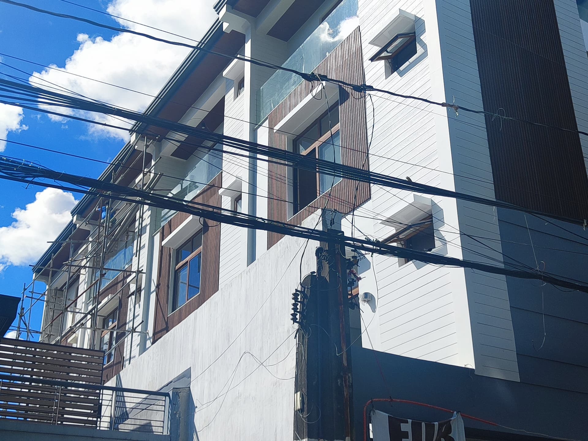 22.5M Brand New 5 Storey Cpmpound Townhouse in San Antonio Quezon City Near Fishermall For Sale - LSS