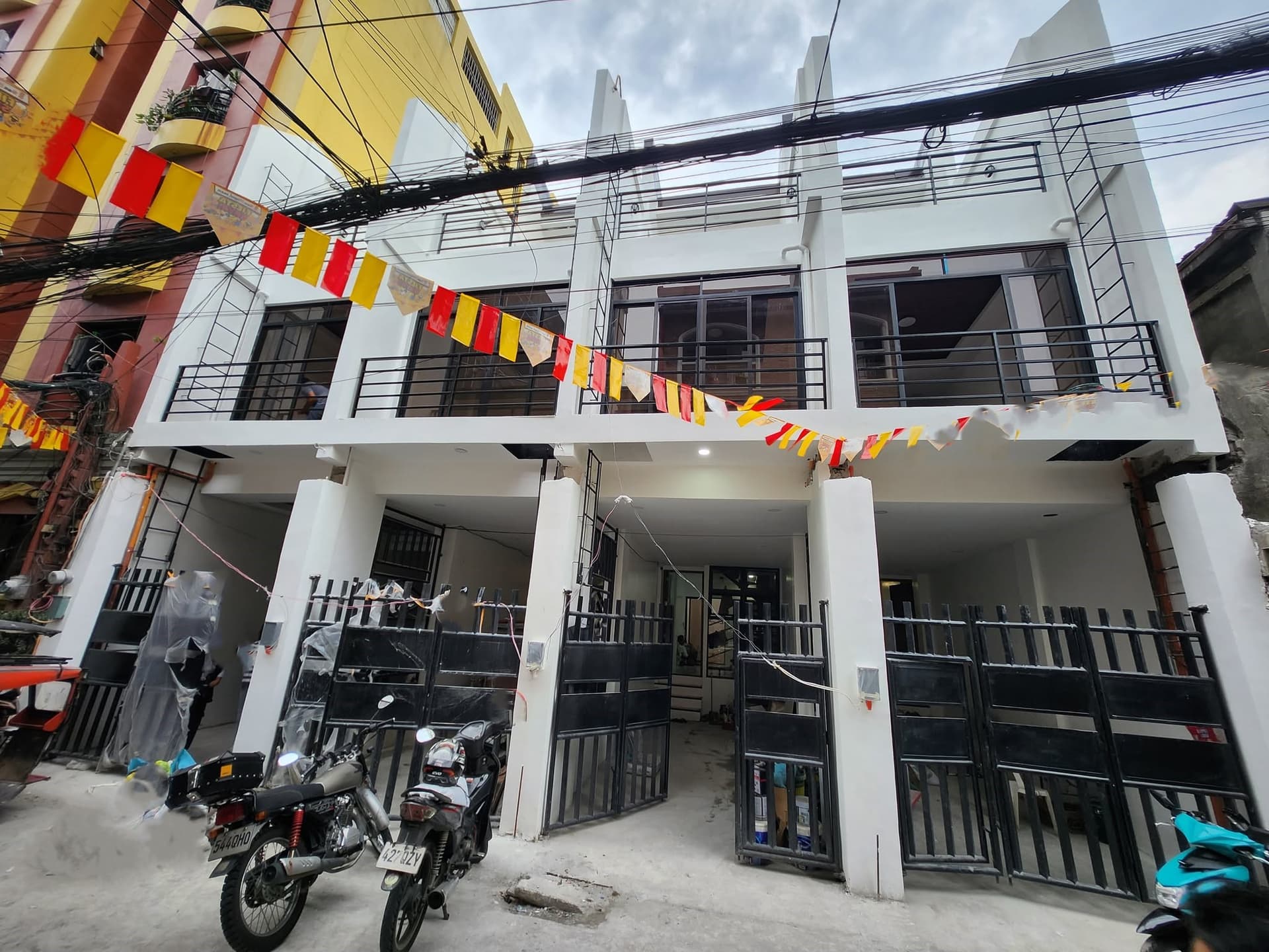 12.5M 3 Storey Townhouse with 3BR For Sale in Sampaloc Near UST - LSS
