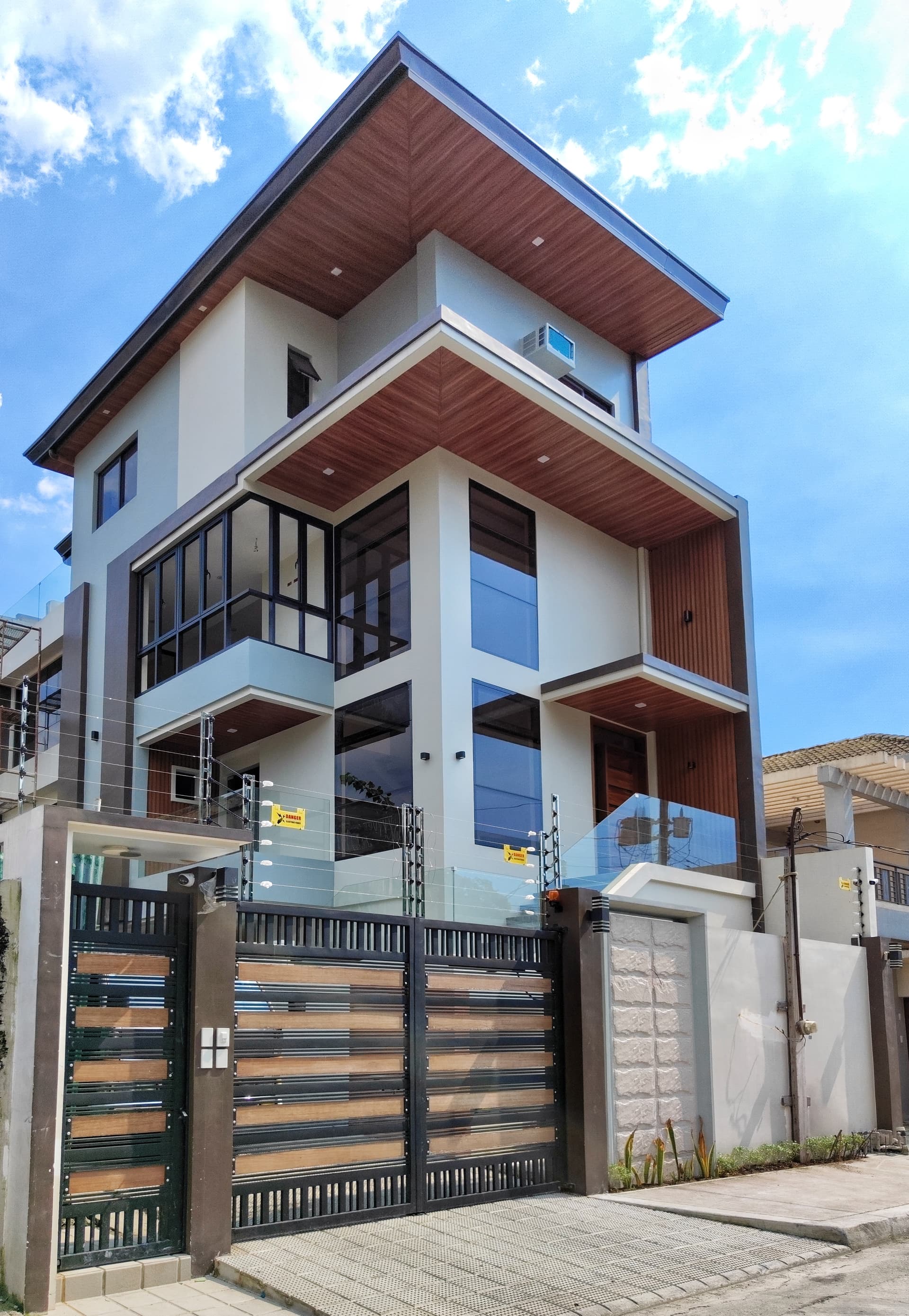 Near Don Bosco School Ready For Occupancy 4 Storey Duplex Townhouse in Santa Mesa Manila For Sale - LSS