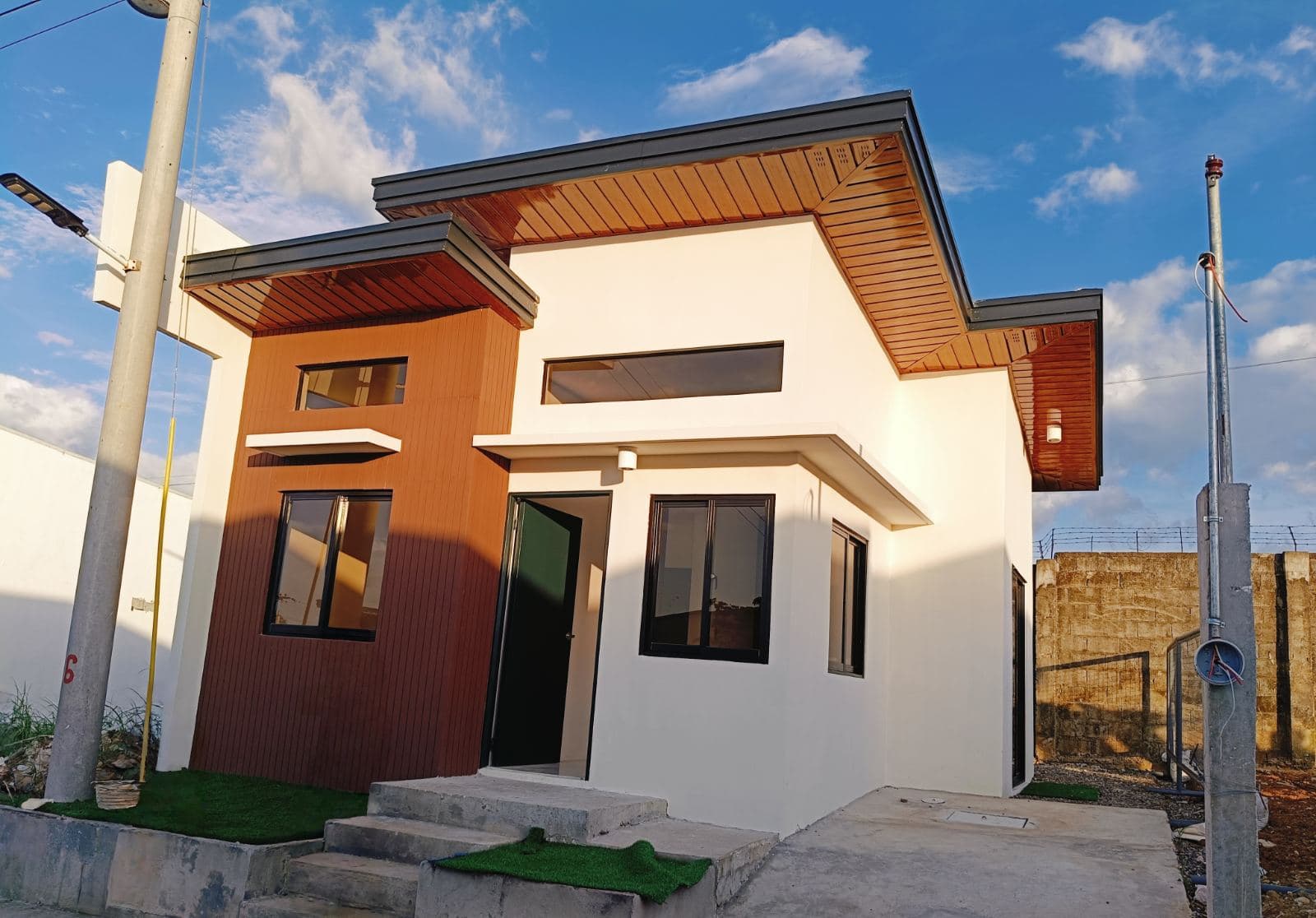 FOR SALE! Duplex House and Lot in Brgy Taloc Bago City-AP