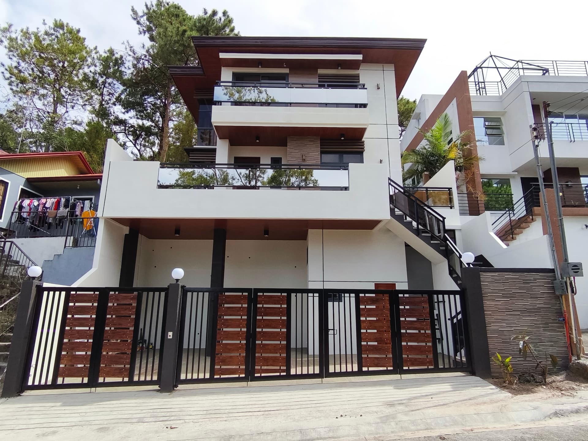 Ready for Occupancy 23M Brand New 3 Storey House & Lot with 3CG in Camp 7 Baguio City For Sale - LSS