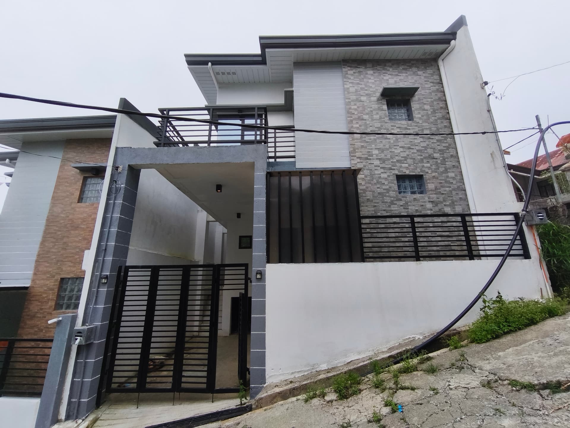 10M Brand New Ready For Occupancy 3 Storey House & Lot in Sto Tomas Baguio City For Sale - LSS