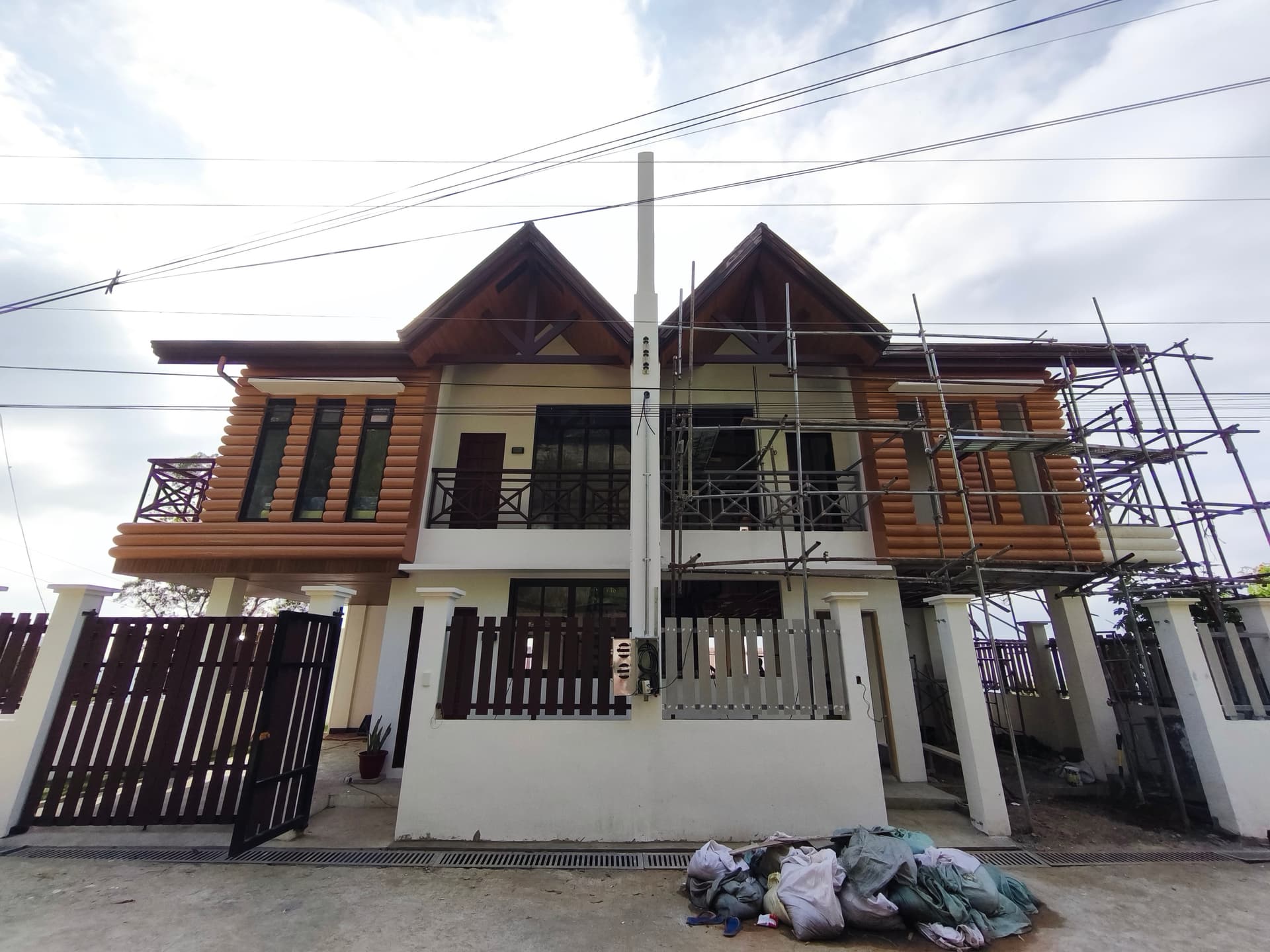 Ready For Occupancy 2 Storey Semi Furnished Duplex Log Cabin Type For Sale in Tuba Benguet - LSS