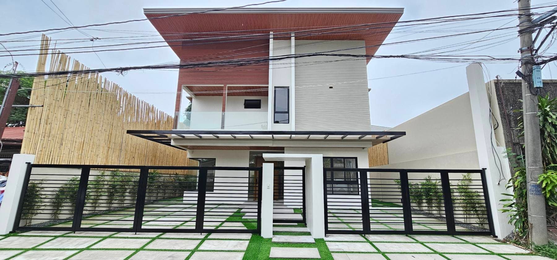 Single Detached House and Lot for Sale in BF Homes Las Pins w/ pool - JB