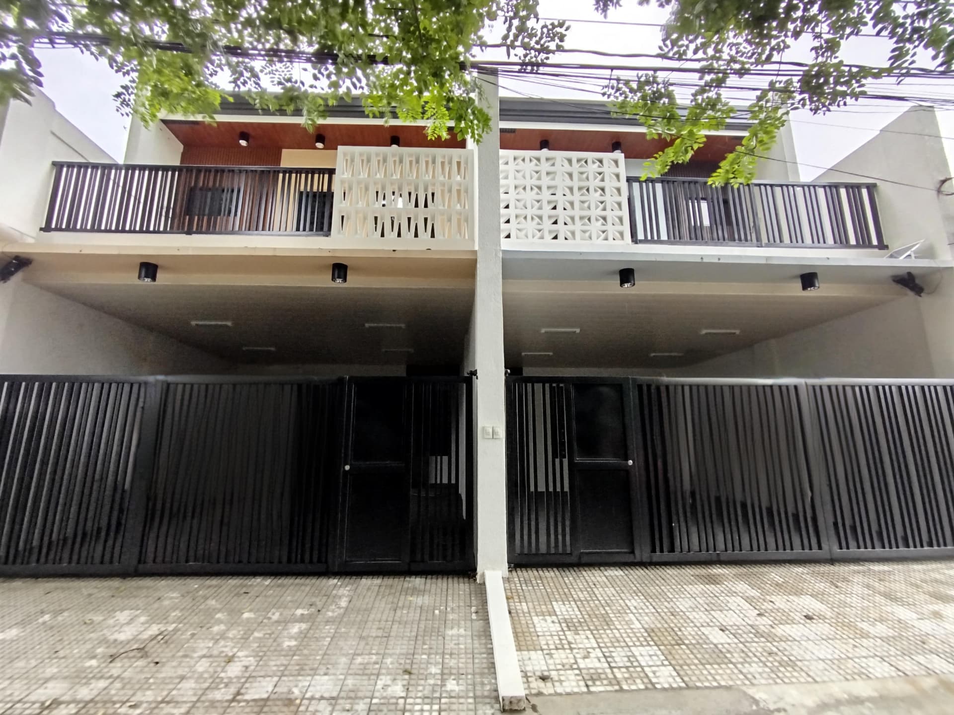4BR House & Lot for Sale in Talon Dos Las Piñas BF Resort Village - JB