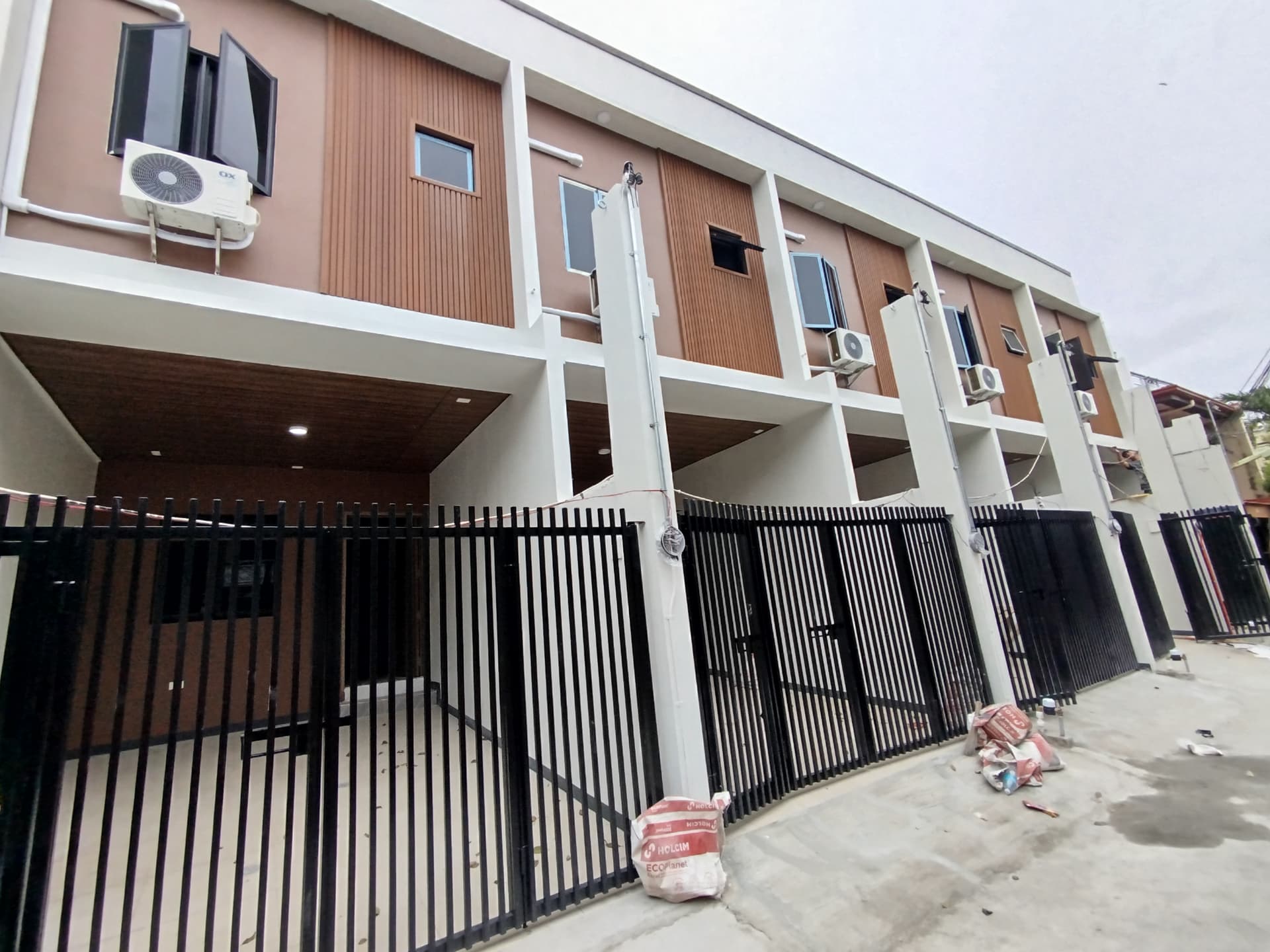 3BR House & Lot for Sale in Las Piñas Pulang Lupa Dos near NAGA Road - JB