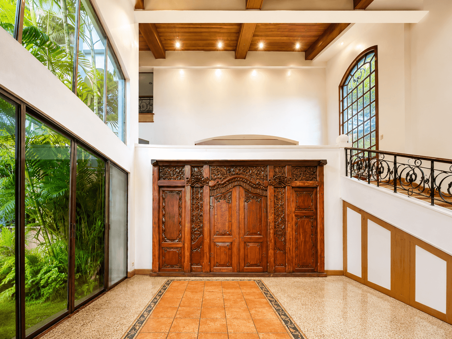 5BR 888sqm House & Lot for Rent in Pasig