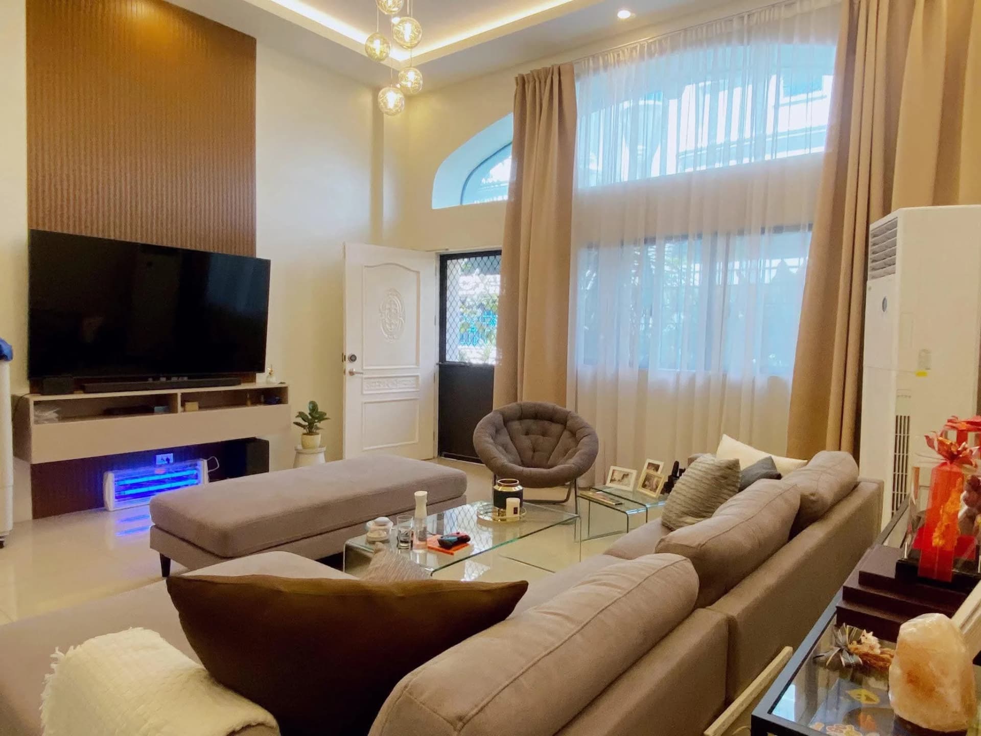 Na | 5BR 220sqm Townhouse for Sale in Quezon City