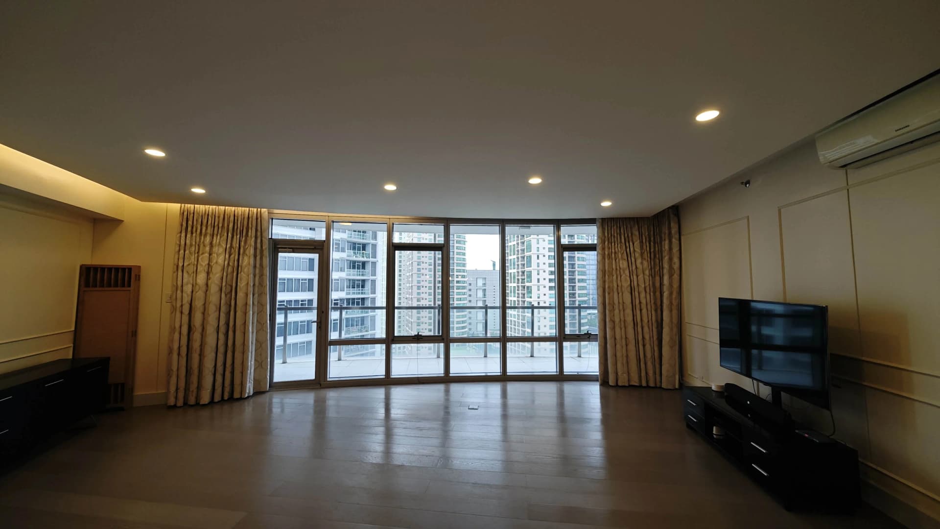 Proscenium Residences | 3BR 241sqm Condo for Sale in Makati City - Rockwell