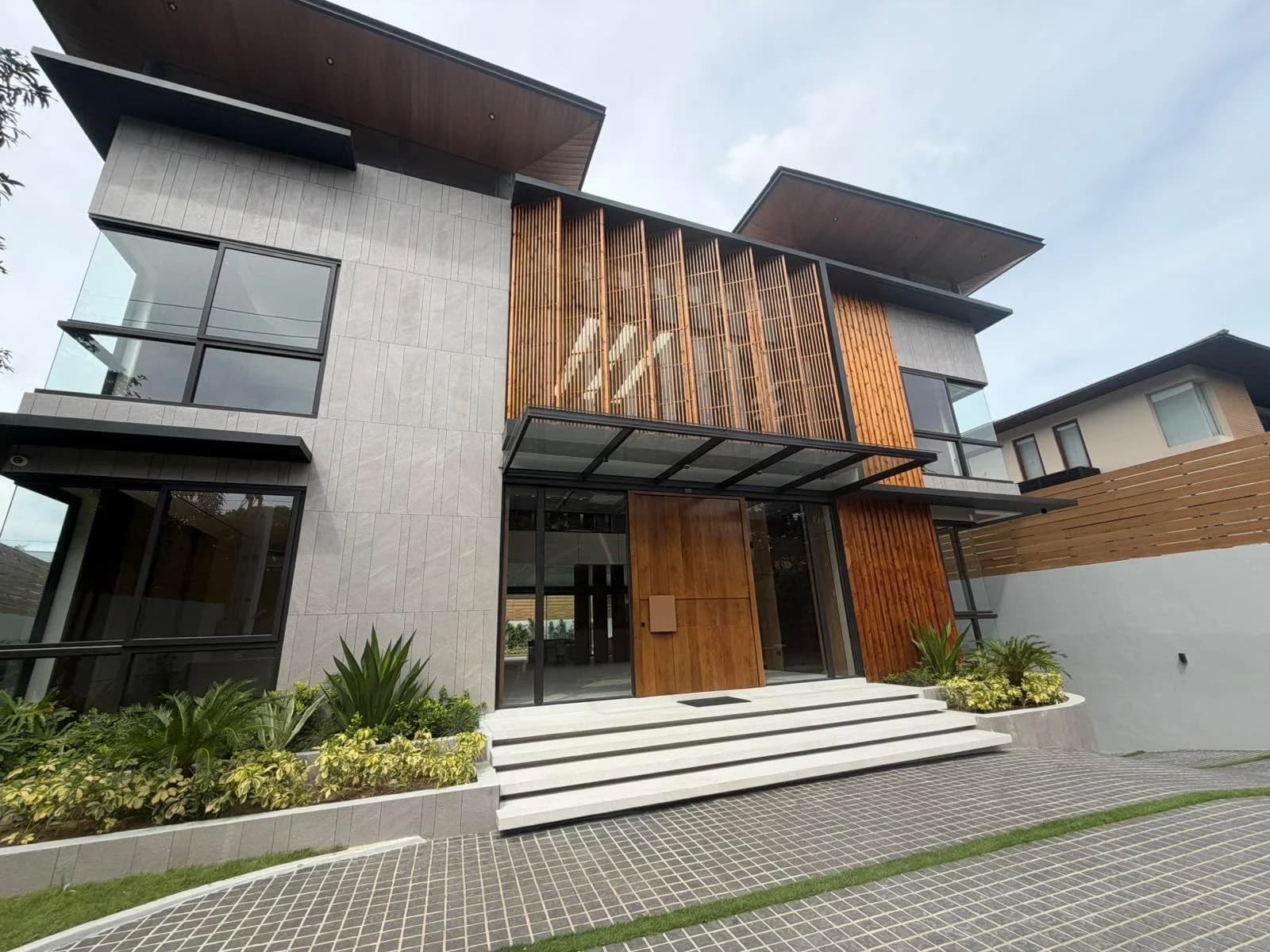Ayala Alabang | 5BR 1350sqm House & Lot for Sale in Muntinlupa City