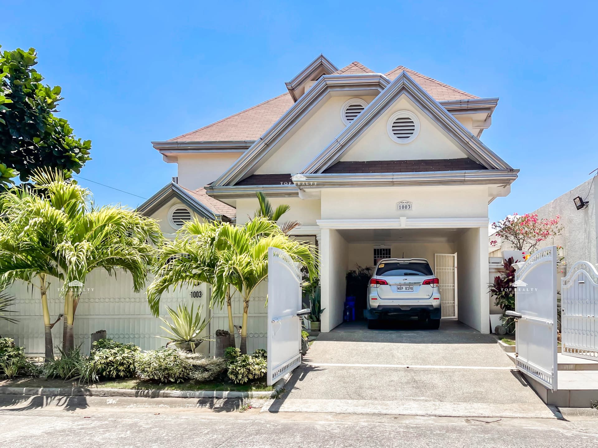Bf Homes | 5BR 560sqm House & Lot for Rent in Parañaque City