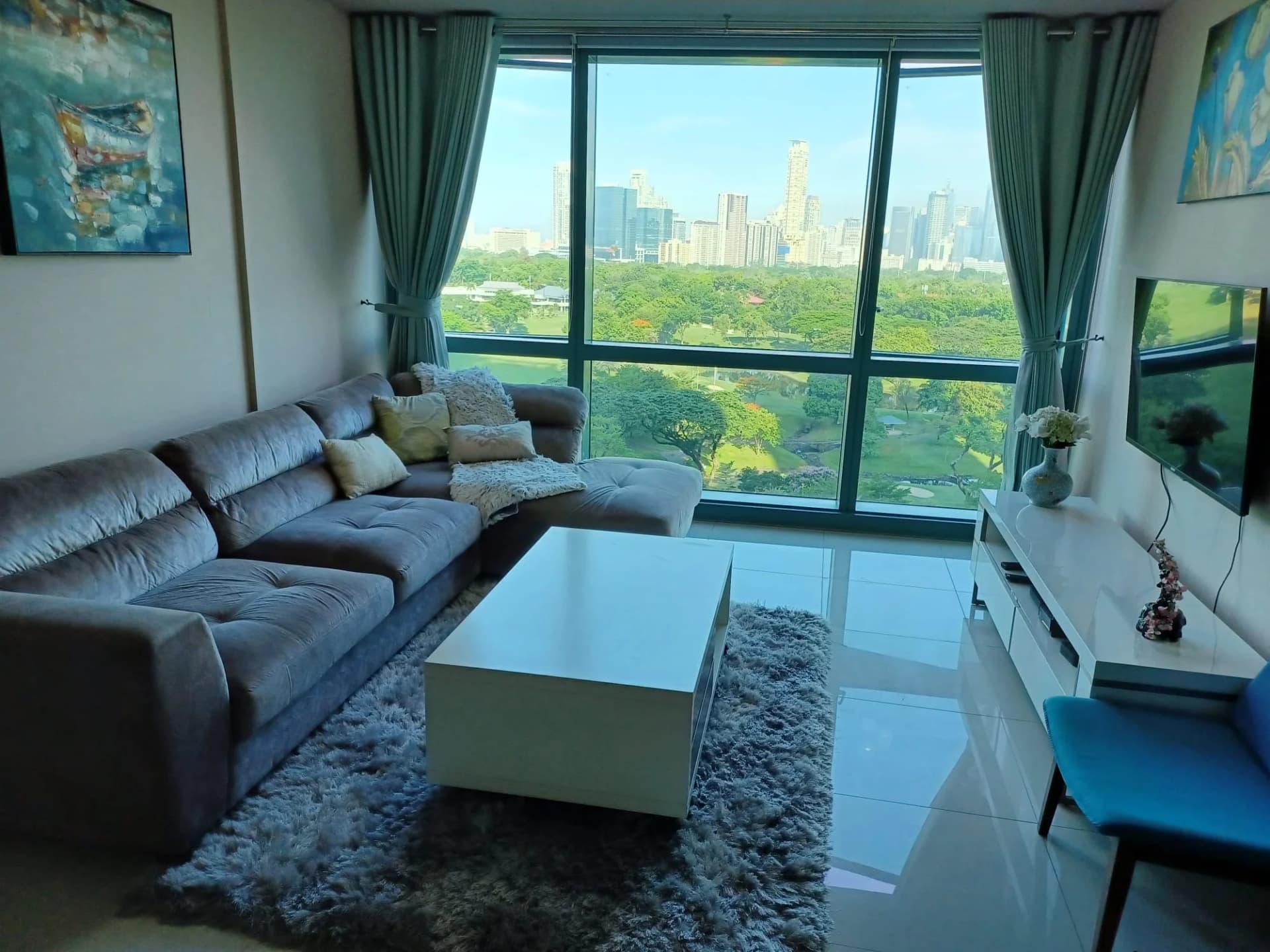 8 Forbestown Road | 2BR Condo for Rent in Taguig City - Bgc