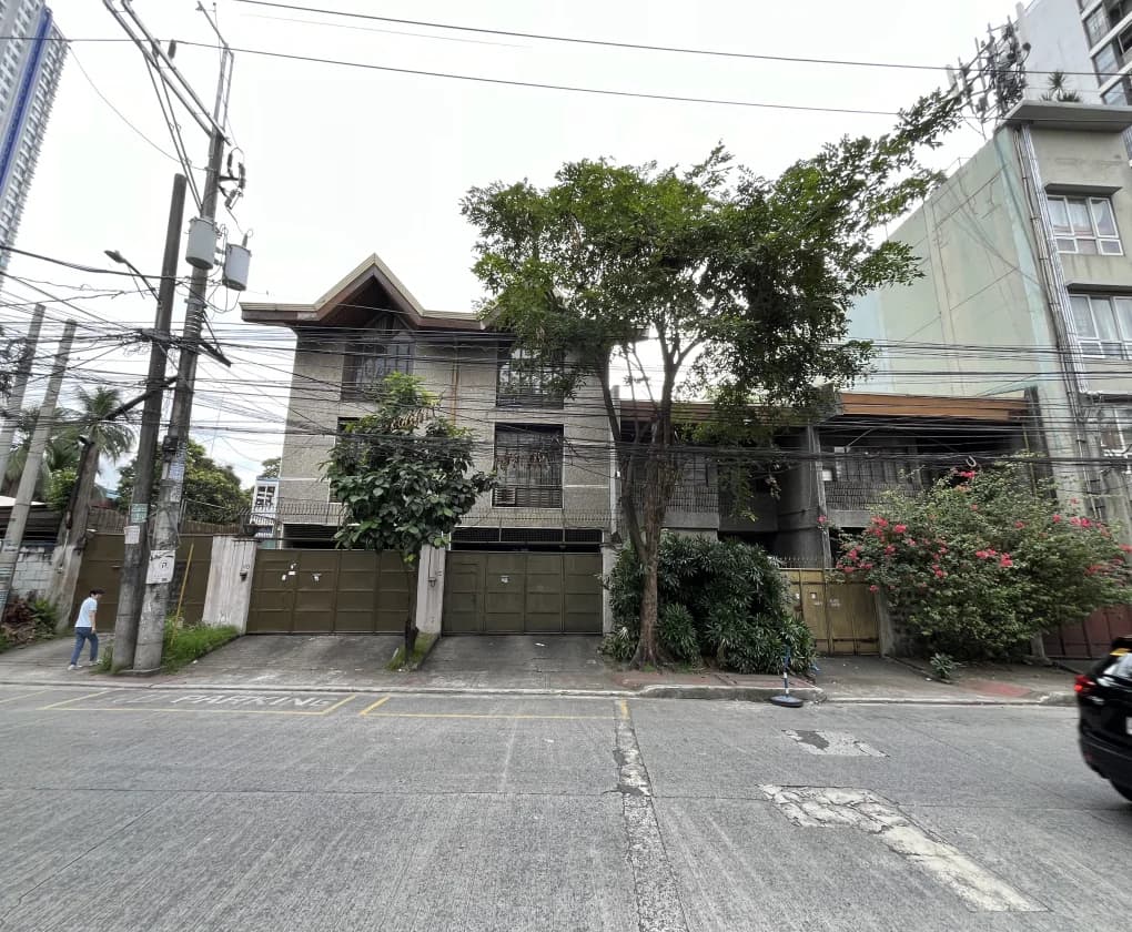 - | House & Lot for Sale in Quezon City