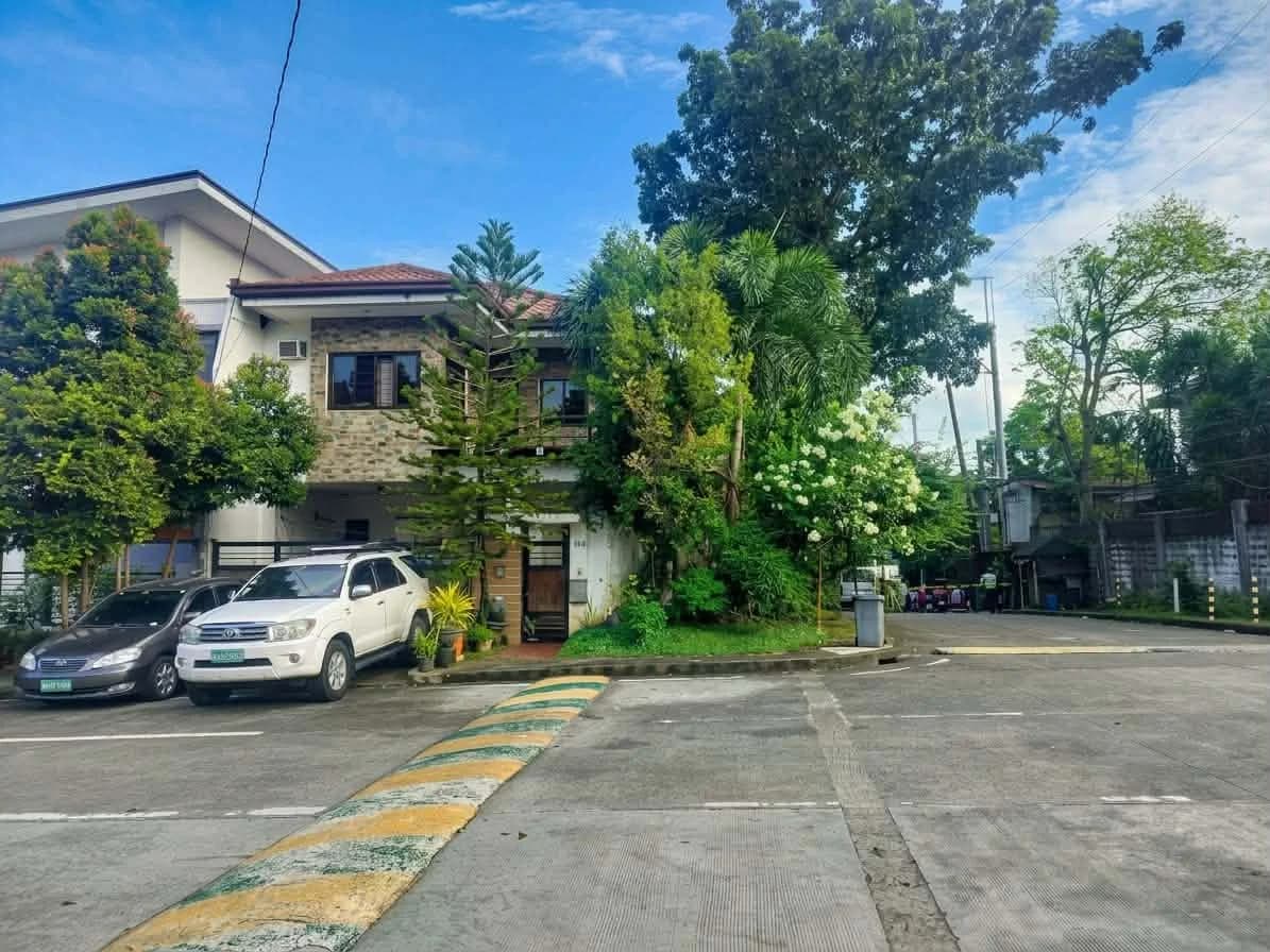 Bonifacio Village | 4BR 200sqm House & Lot for Sale in Quezon City