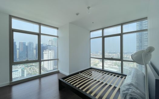 Corner Unit Condo for Sale in West Gallery Place, BGC – 2 Bedrooms, Semi-Furnished!