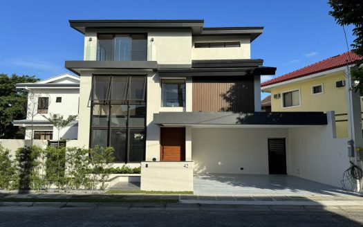 For Sale | Verdana Homes Mamplasan Biñan – Residential | 196 sqm Lot, 330 sqm Floor Area, 4 Bedrooms Bedrooms, 4 Bathrooms, 2 Parking, ₱30,000,000.00 | Laguna | Semi-Furnished | Listed on Housal.com